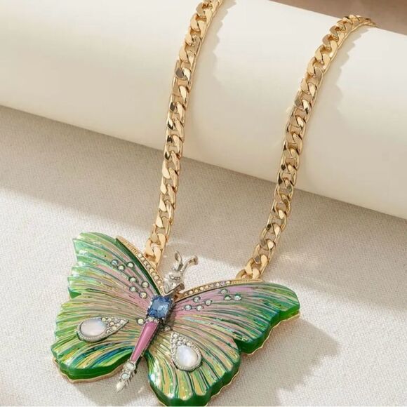 💚 Betsey Johnson stunning & sparkling butterfly pendant necklace 💚 - Picture 2 of 7